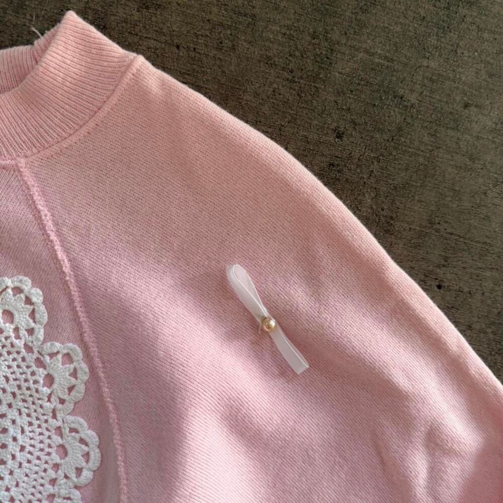 vintage pink crochet lace sweater. very nice embroidery  size large woman's - Picture 5 of 6